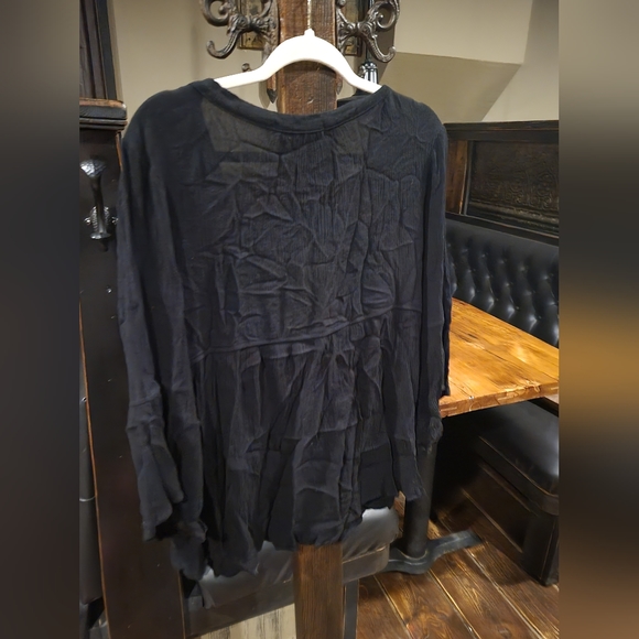 Absolutely Famous Flowy black top XL - Picture 4 of 4
